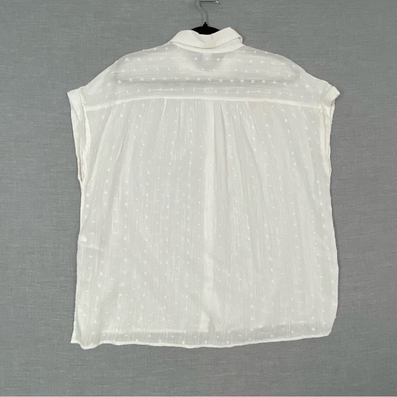 Old Navy White Eyelet Sleeveless Button-Up Shirt Sz Large - Picture 3 of 8